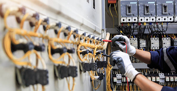 Professional Electrician technician working in Park City, IL